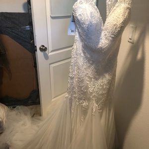 Beautiful ivory wedding dress!